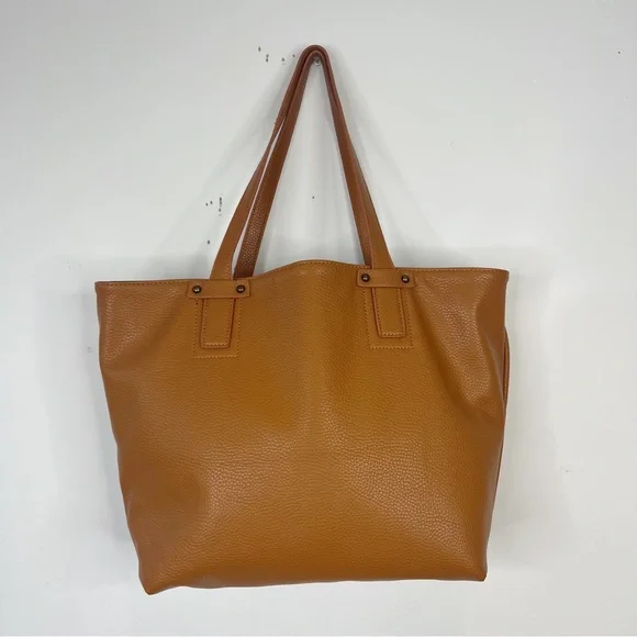 G.H. Bass & Co caramel vegan leather tote bag with navy blue crossbody strap - Picture 3 of 16